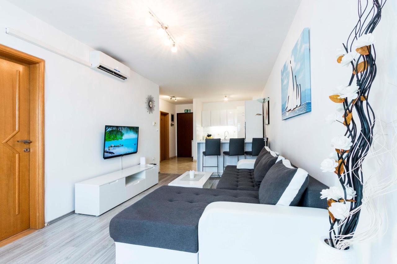 Apartment Elena พูลา ภายนอก รูปภาพ