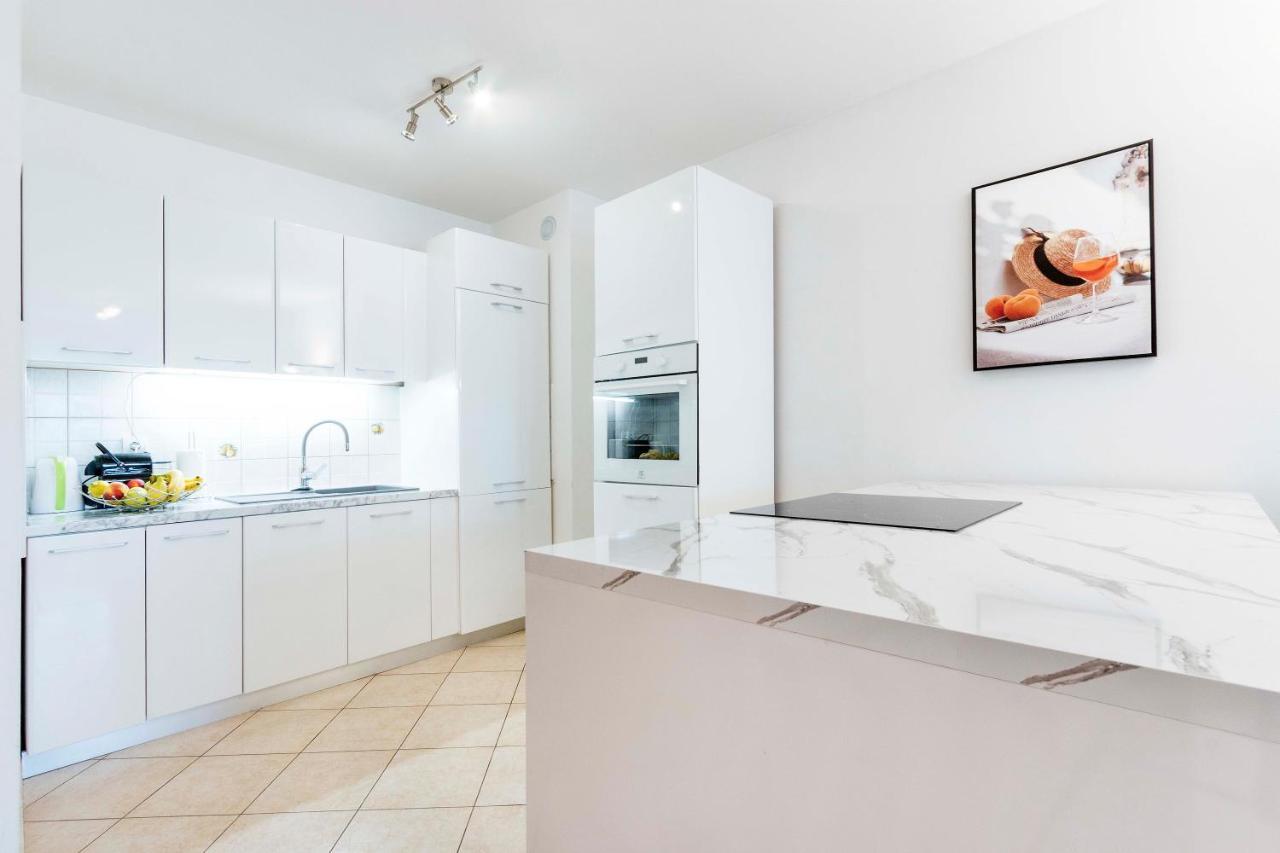 Apartment Elena พูลา ภายนอก รูปภาพ