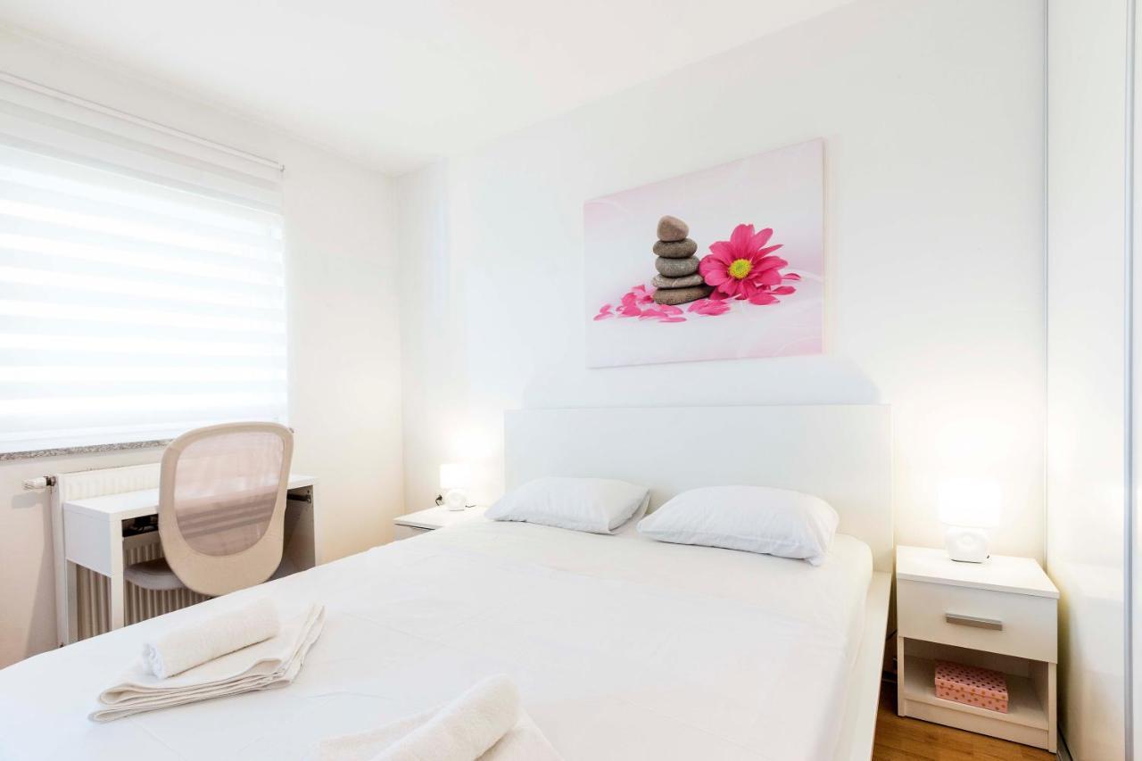 Apartment Elena พูลา ภายนอก รูปภาพ